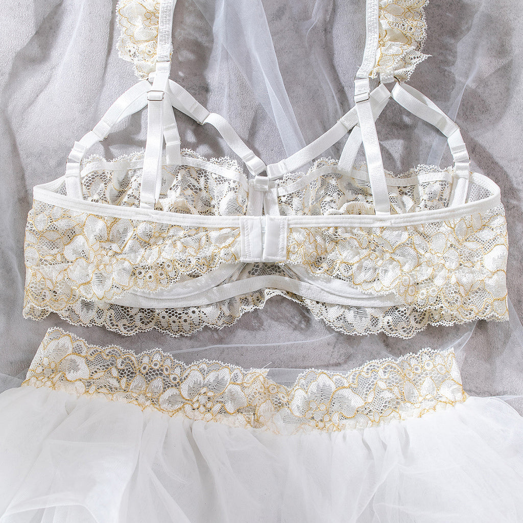 Wholesale White Floral Lace Underwire Lingerie Set Back Details Show
