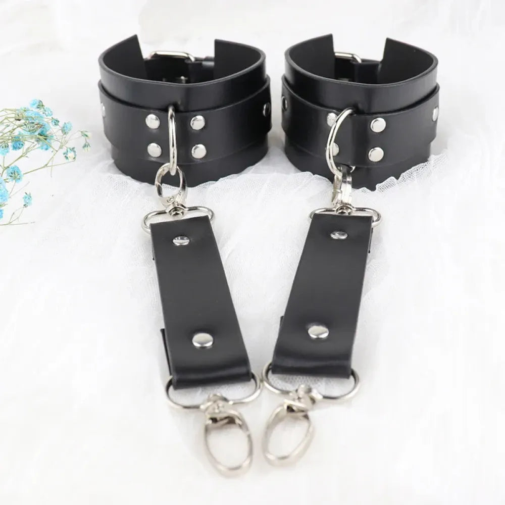 Bella Leather Garter